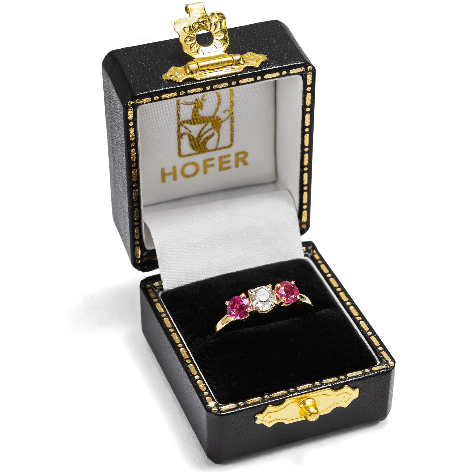 Funkelnder „Trilogie“-Ring mit Rubinen & „Old Mine Cut“ Diamant, aus unserer Werkstatt Funkelnder „Trilogie“-Ring mit Rubinen & „Old Mine Cut“ Diamant, aus unserer Werkstatt