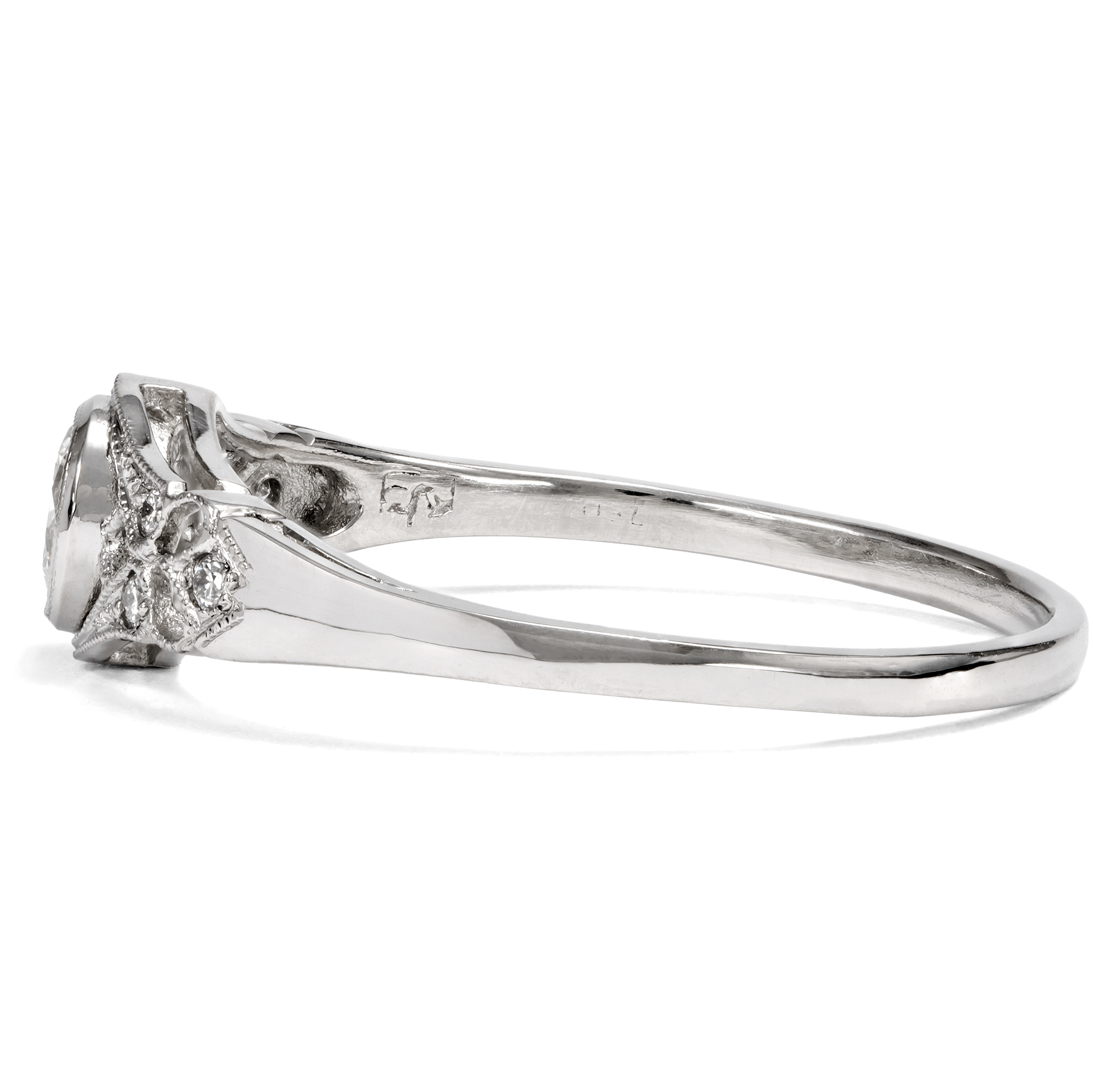 Feiner Ring mit lupenreinem 0,30 ct GIA Diamant in Platin, aus unserer Werkstatt Feiner Ring mit lupenreinem 0,30 ct GIA Diamant in Platin, aus unserer Werkstatt