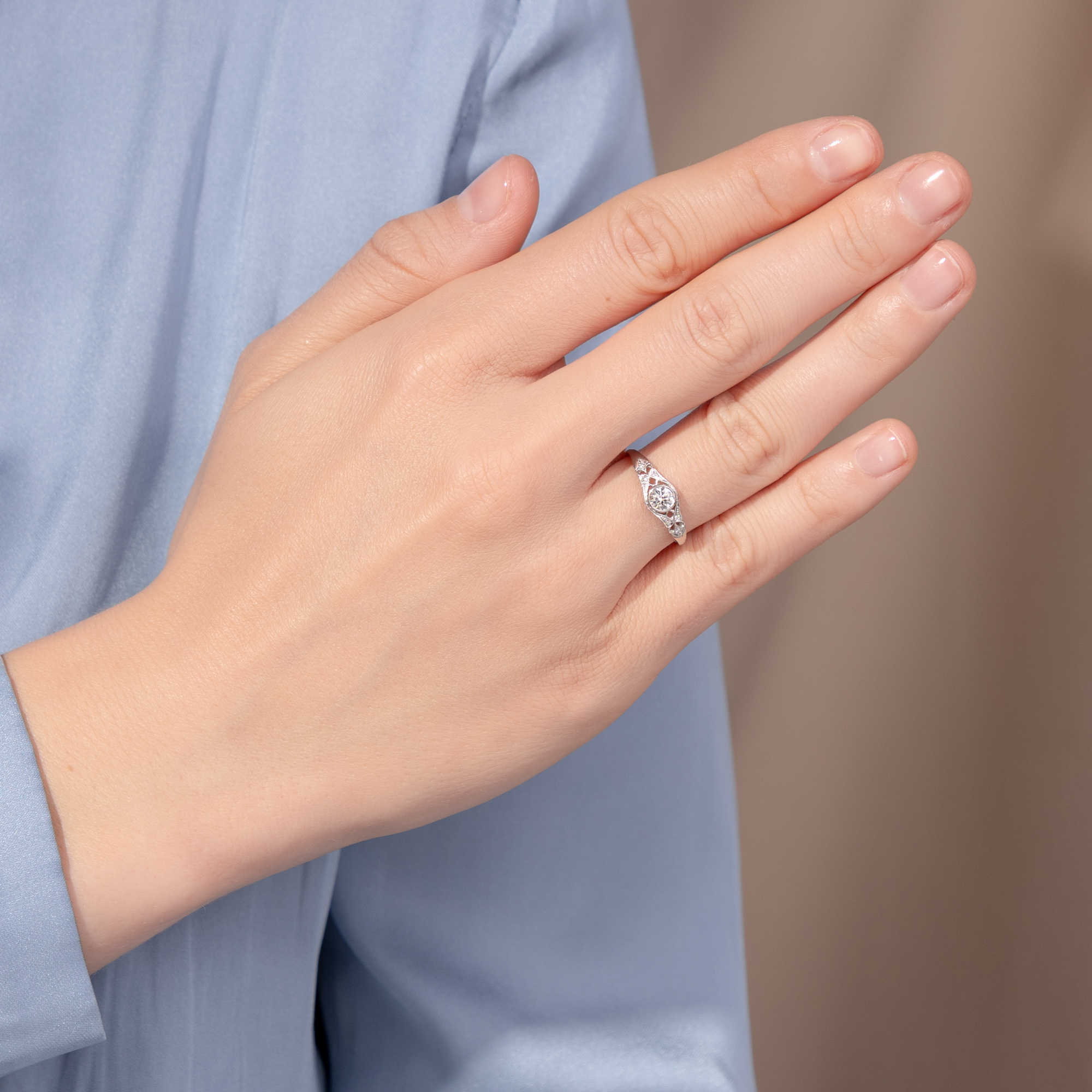 Feiner Ring mit lupenreinem 0,30 ct GIA Diamant in Platin, aus unserer Werkstatt Feiner Ring mit lupenreinem 0,30 ct GIA Diamant in Platin, aus unserer Werkstatt