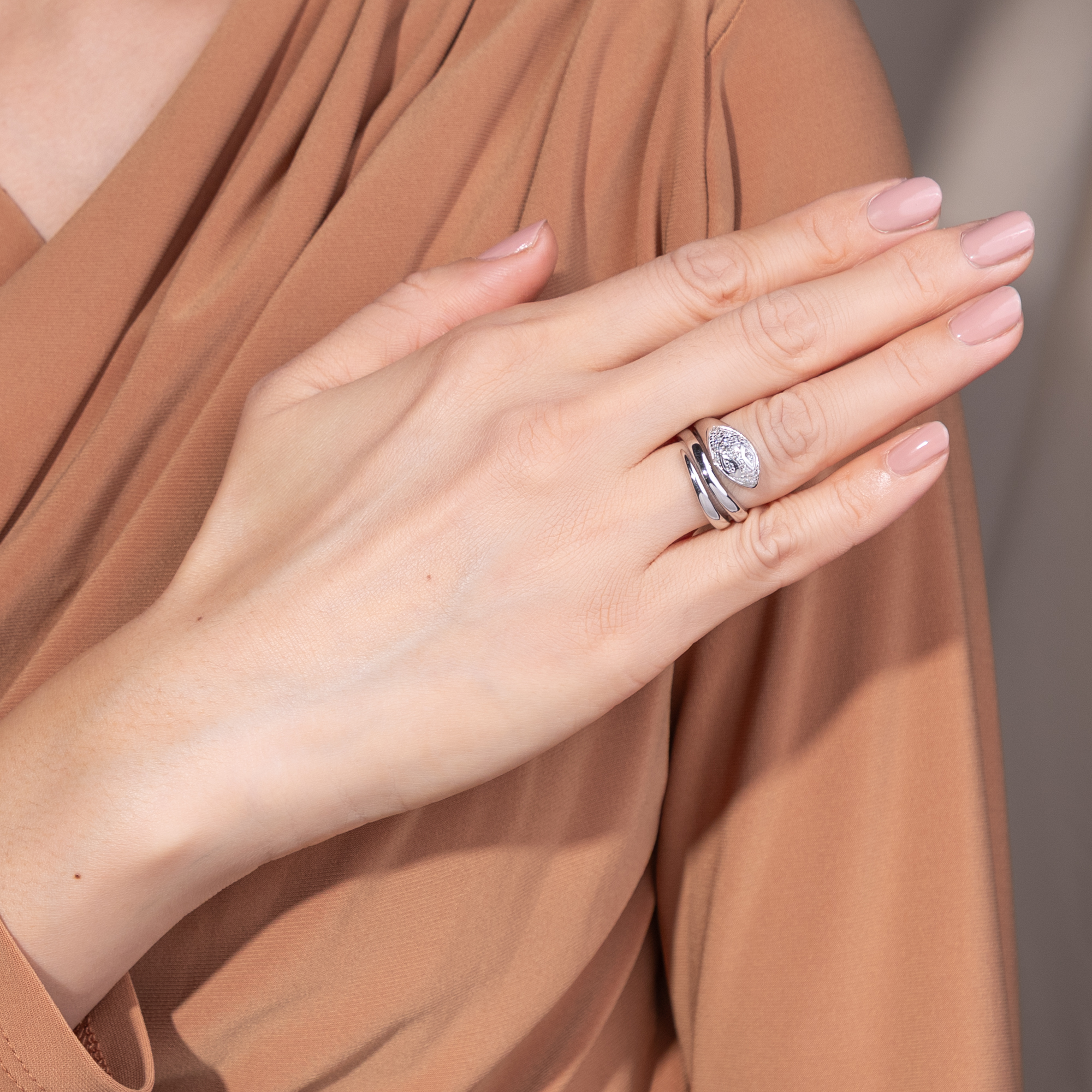 Vintage Schlangenring in Weißgold mit Diamanten von Aldo Gavarelli, Italien um 1965 Vintage Schlangenring in Weißgold mit Diamanten von Aldo Gavarelli, Italien um 1965