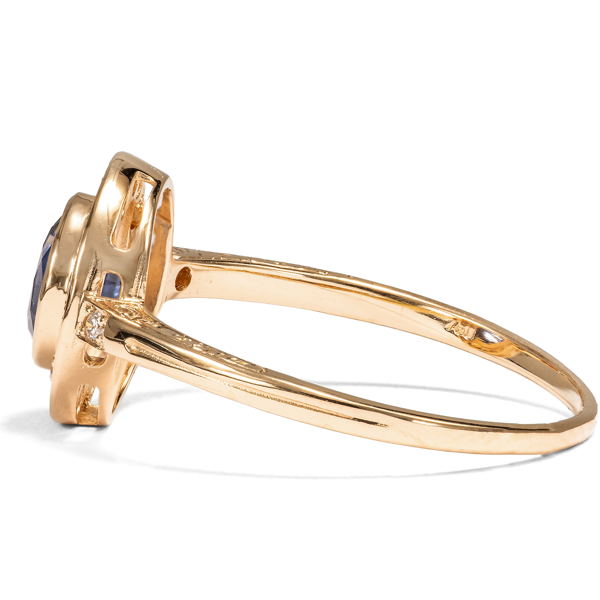 Klassischer Ring mit Saphir & Diamanten in Roségold aus unserer Werkstatt Klassischer Ring mit Saphir & Diamanten in Roségold aus unserer Werkstatt
