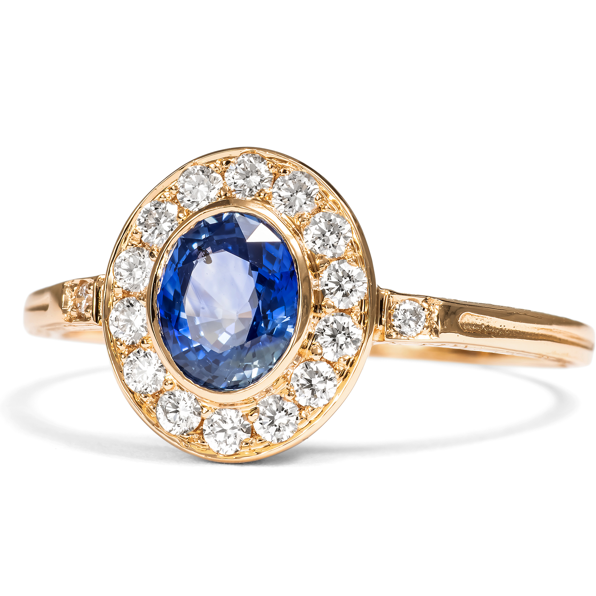 Klassischer Ring mit Saphir & Diamanten in Roségold aus unserer Werkstatt Klassischer Ring mit Saphir & Diamanten in Roségold aus unserer Werkstatt