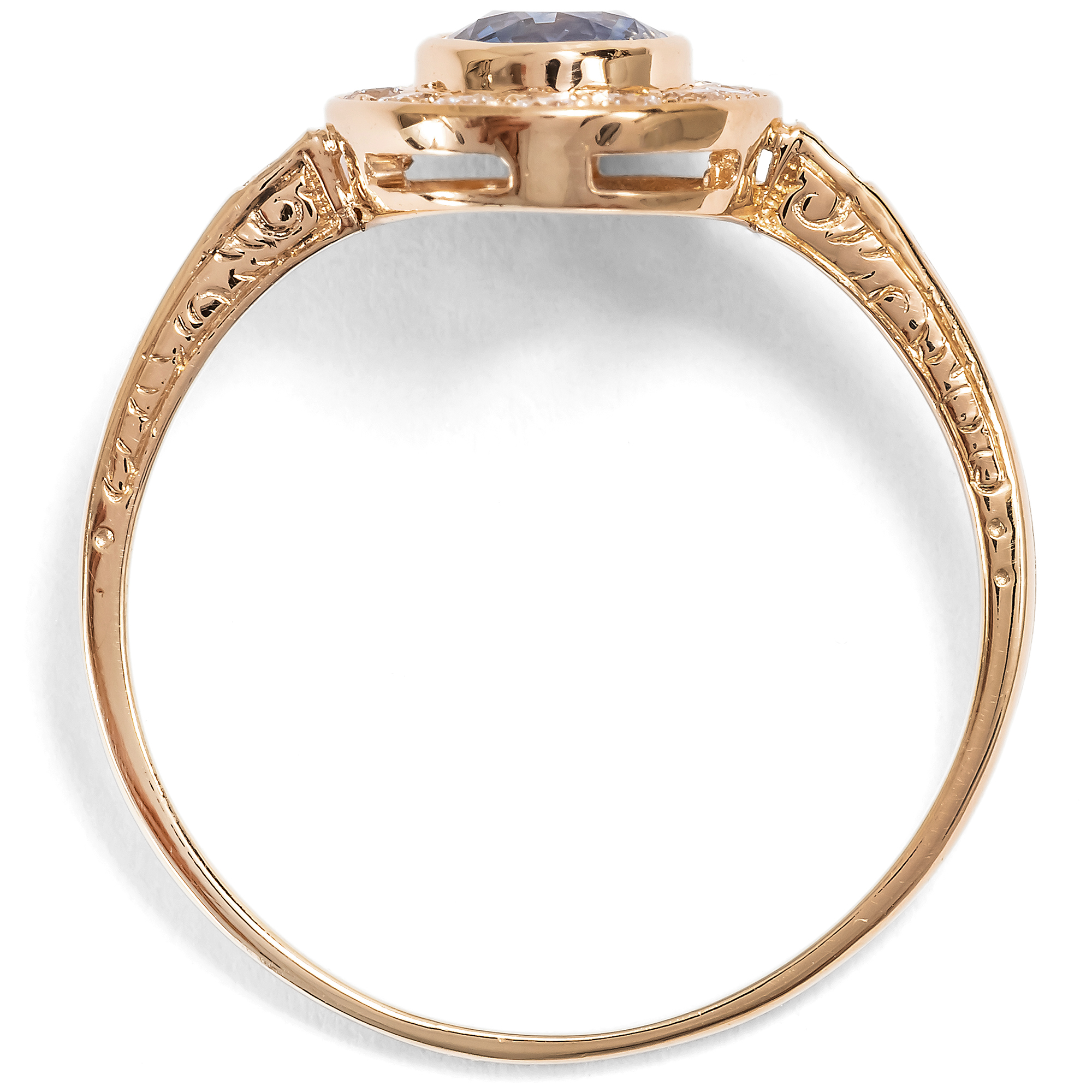 Klassischer Ring mit Saphir & Diamanten in Roségold aus unserer Werkstatt Klassischer Ring mit Saphir & Diamanten in Roségold aus unserer Werkstatt