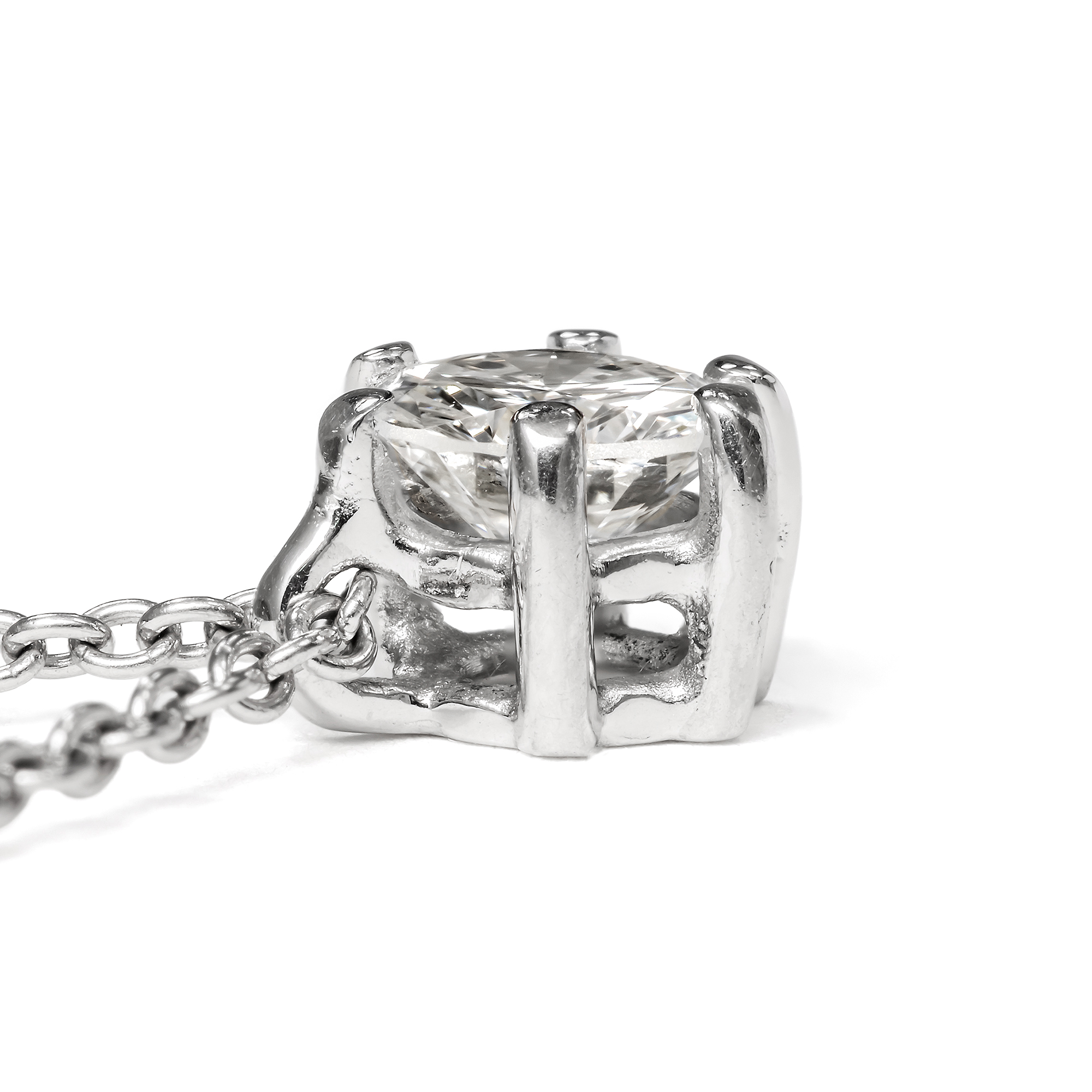 Zartes Collier mit 0,30 ct vintage Brillant in Platin, aus unserer Werkstatt Zartes Collier mit 0,30 ct vintage Brillant in Platin, aus unserer Werkstatt
