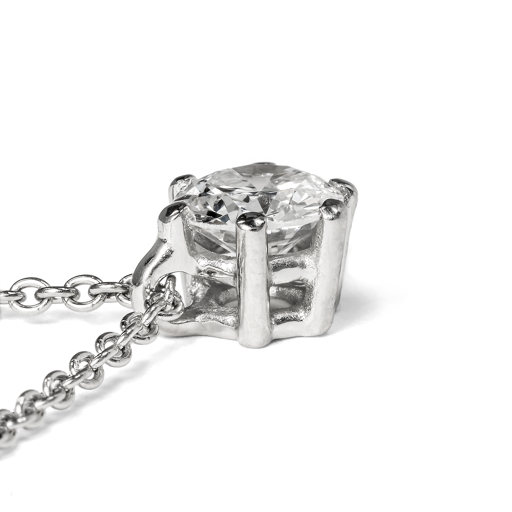 Zartes Collier mit 0,39 ct vintage Brillant in Platin, aus unserer Werkstatt Zartes Collier mit 0,39 ct vintage Brillant in Platin, aus unserer Werkstatt