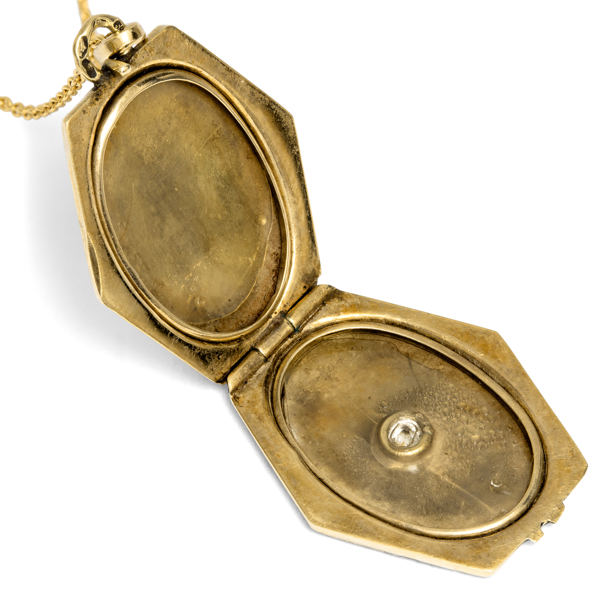 Feiner Medaillon-Anhänger des Art Déco mit Diamant in Gelb- und Weißgold, Wien, späte 1920er Jahre Feiner Medaillon-Anhänger des Art Déco mit Diamant in Gelb- und Weißgold, Wien, späte 1920er Jahre